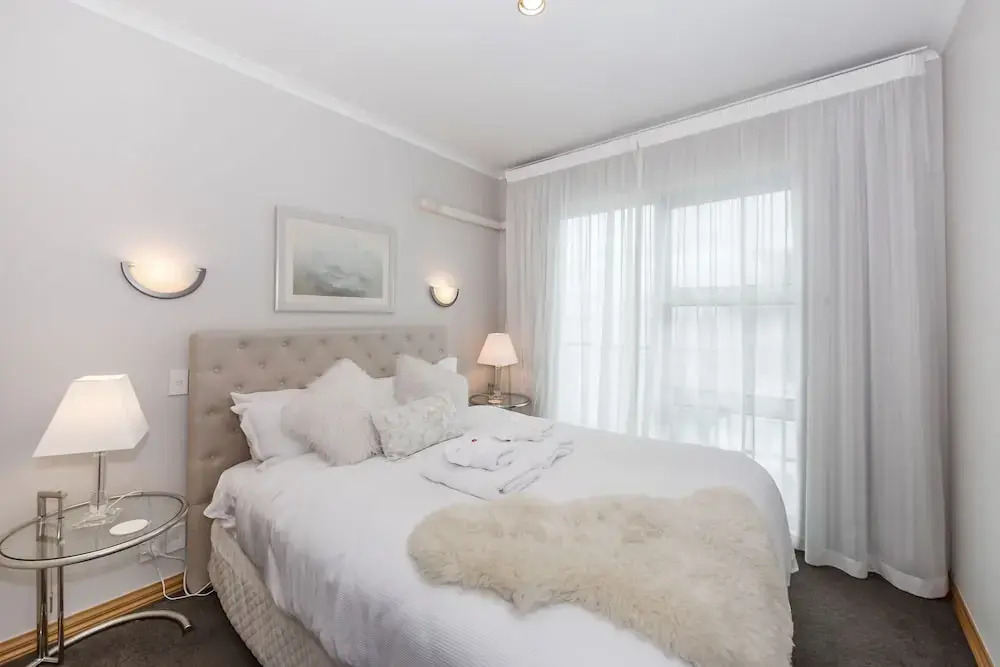 Panoramic Views - 2 Bedroom Sub-Penthouse