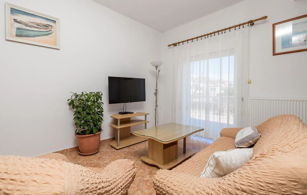 Stunning Apartment in Lopar With Wifi and 2 Bedrooms