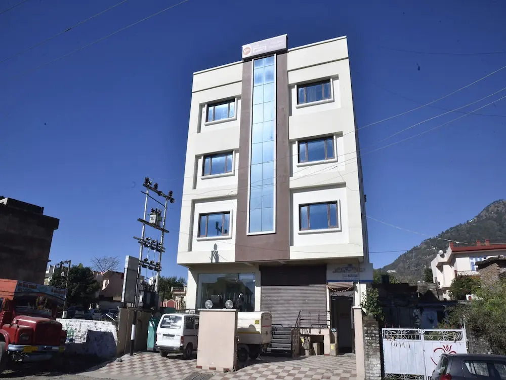 OYO 10753 Hotel Triund Regency