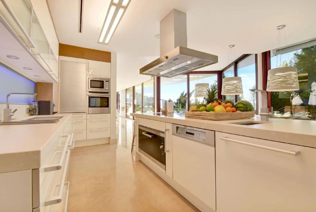 30290 - Stunning  Luxury Unique Villa