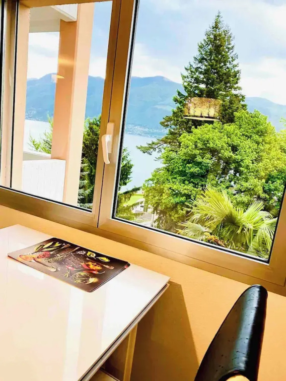 Spectacular Penthouse With Lake Views in Central Brissago