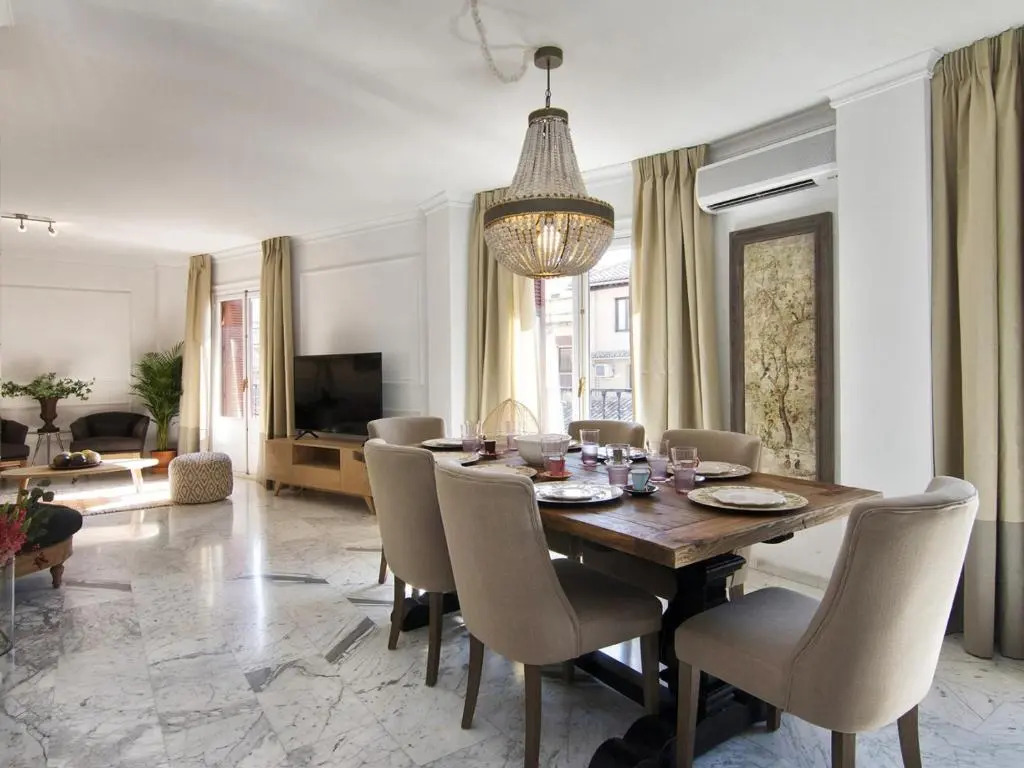 Chezmoihomes Glow and elegant 4 BR apartment in the heart of granada parking free