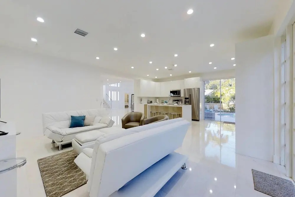 Beautiful Hollywood Beach 4 BR Home W Heated Pool