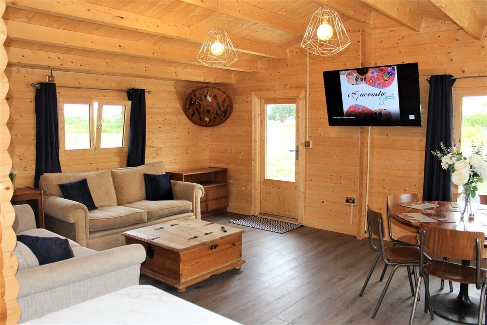 Inviting 3-bedroom Lodge in Ashton Under Hill