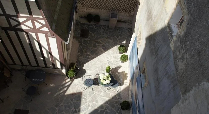 La Petite Cour