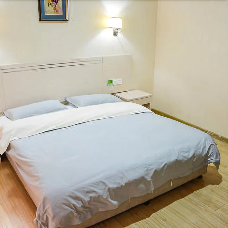 77 Chain Traders Hotel