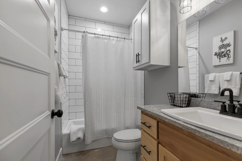 New! Luxury Home 3blck From Main St W/firepit