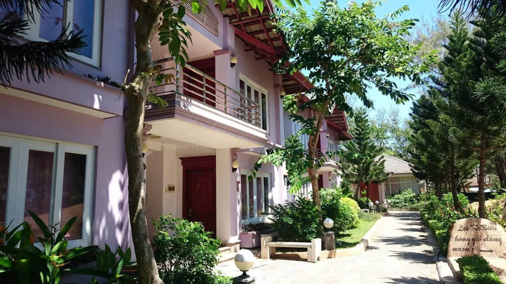 Trân Châu Beach & Resort