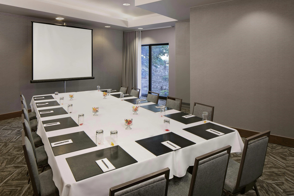 Embassy Suites by Hilton Boston Marlborough