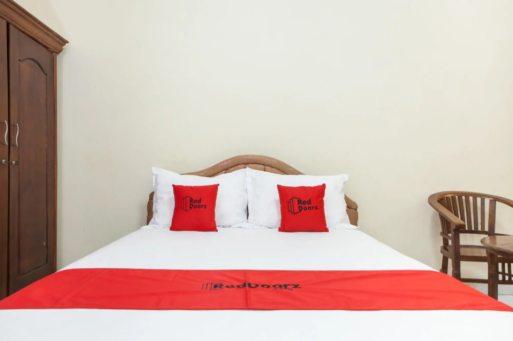 RedDoorz near Ciputra World 3