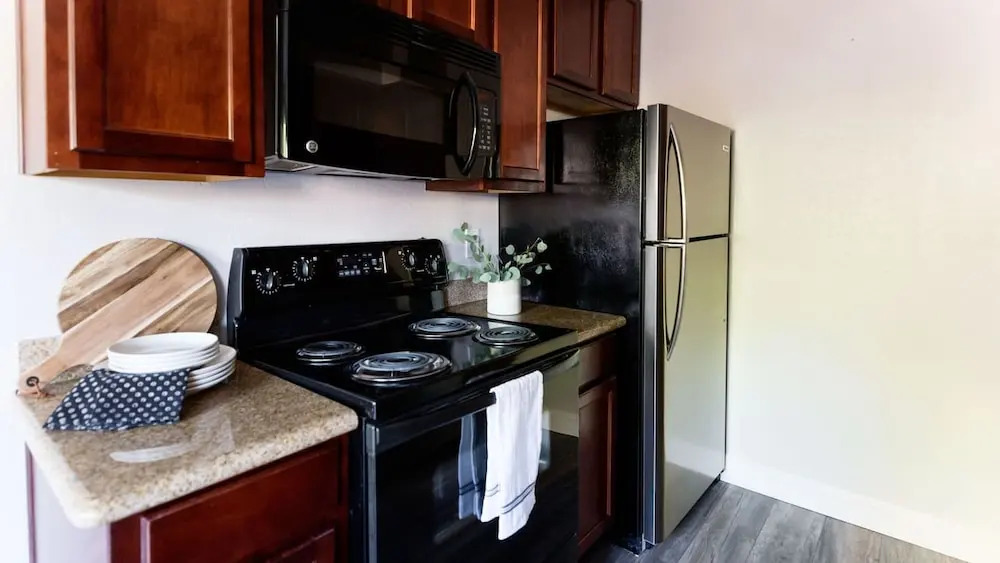 Stylish Old Town 2 Bdrm Ground Floor Condo