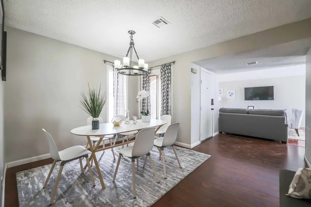 Vegas Delight | Lovely 4Bd w/ Sparkling Pool!