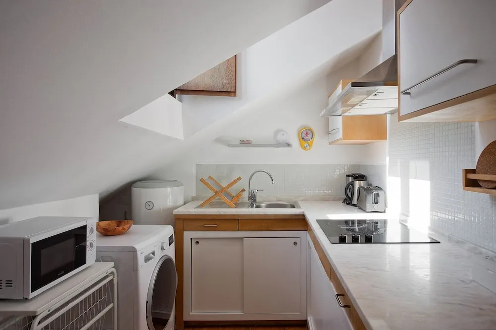 Alecrim 4 · Bright Tailor Made in the Heart of Lisbon