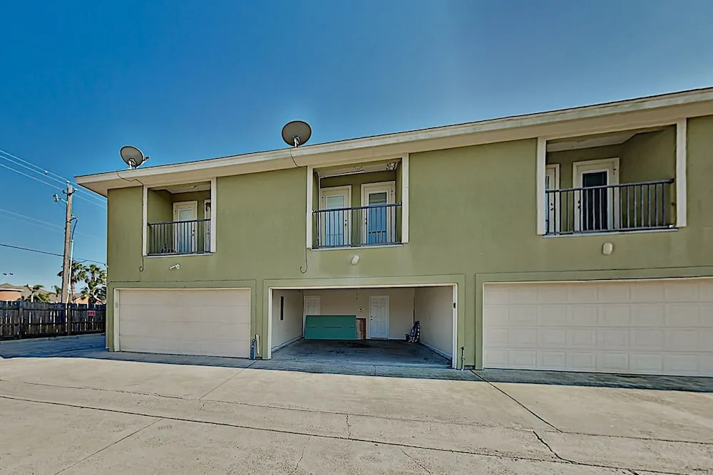 Prime Location #304 - 3 Br Townhouse
