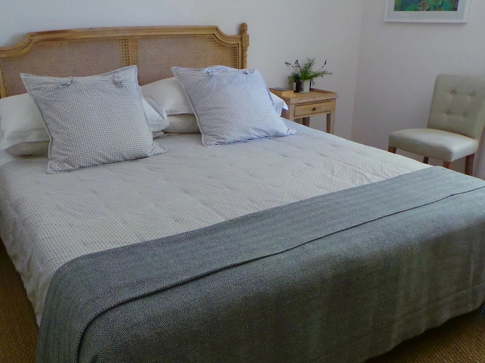 Luxury Mas With two Guest Houses and Private Pool With Stunning Views