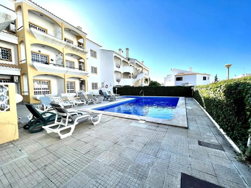 Quarteira Classic With Pool by Homing