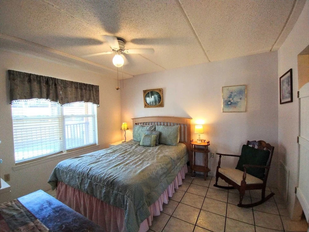 Surfside I 206 Minium 2 Bedroom Condo by RedAwning