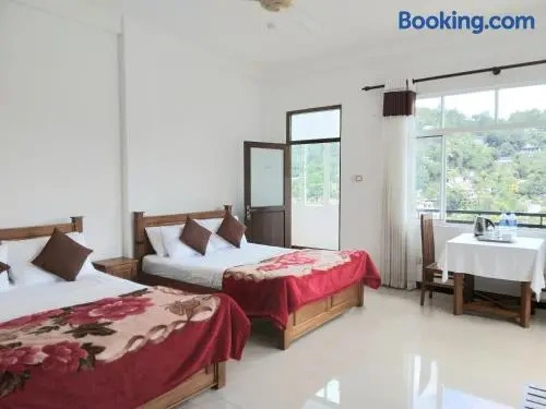 Ivy Banks Lake Round Hotel