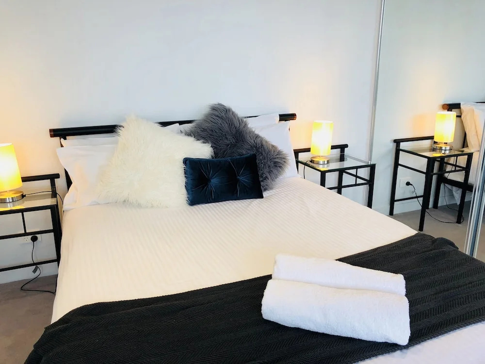 Level 8 Marvelous Apartment with pool access