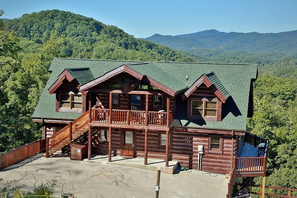 Picture Perfect 7 Br cabin by RedAwning