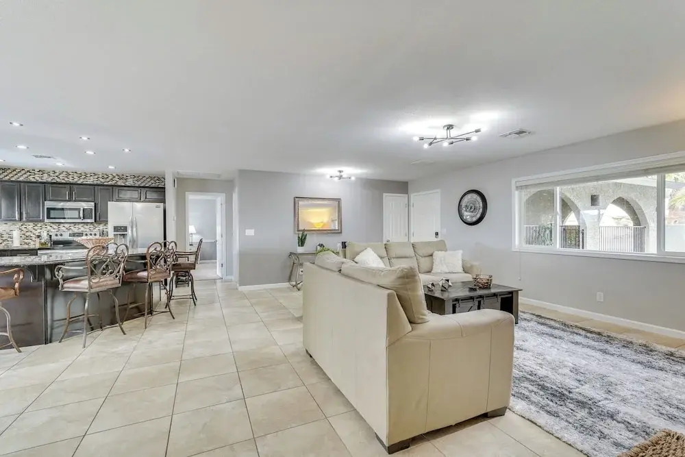 5 Mi to Beach: Poolside Paradise in Lake Havasu!