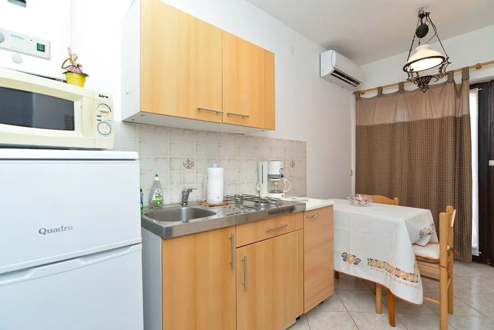 Apartment 1925