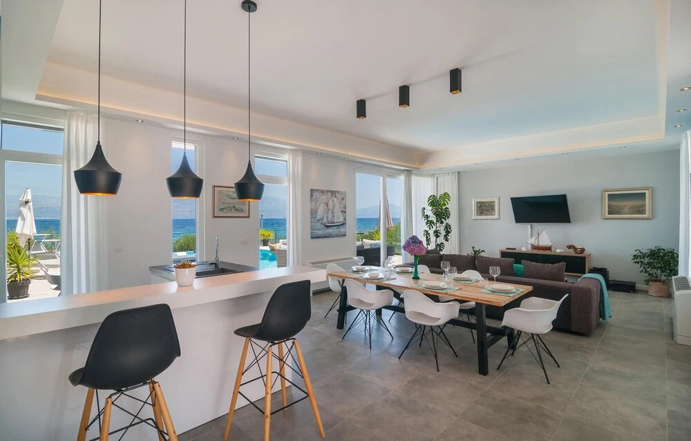 Stunning Home in Sutivan With Wifi, Outdoor Swimming Pool and Heated Swimming Pool