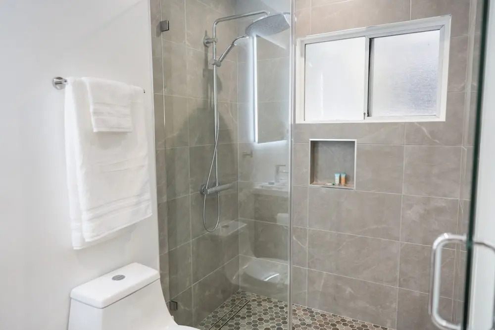 Toluca Lake Modern 1BR Fully Renovated Remodeled in 2023 w Ev-charger p70