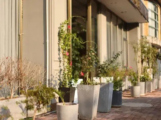 Bay Valley Garden Hotel (Huzhou Golden Century Plaza Store)