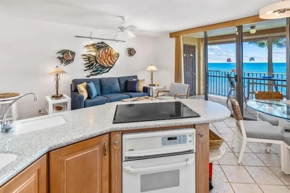 Kihei Beach #504 1 Bedroom Condo by RedAwning