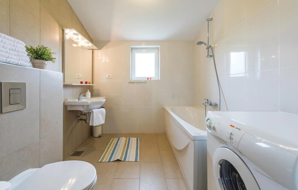 Stunning Home in Porec With Wifi and 3 Bedrooms