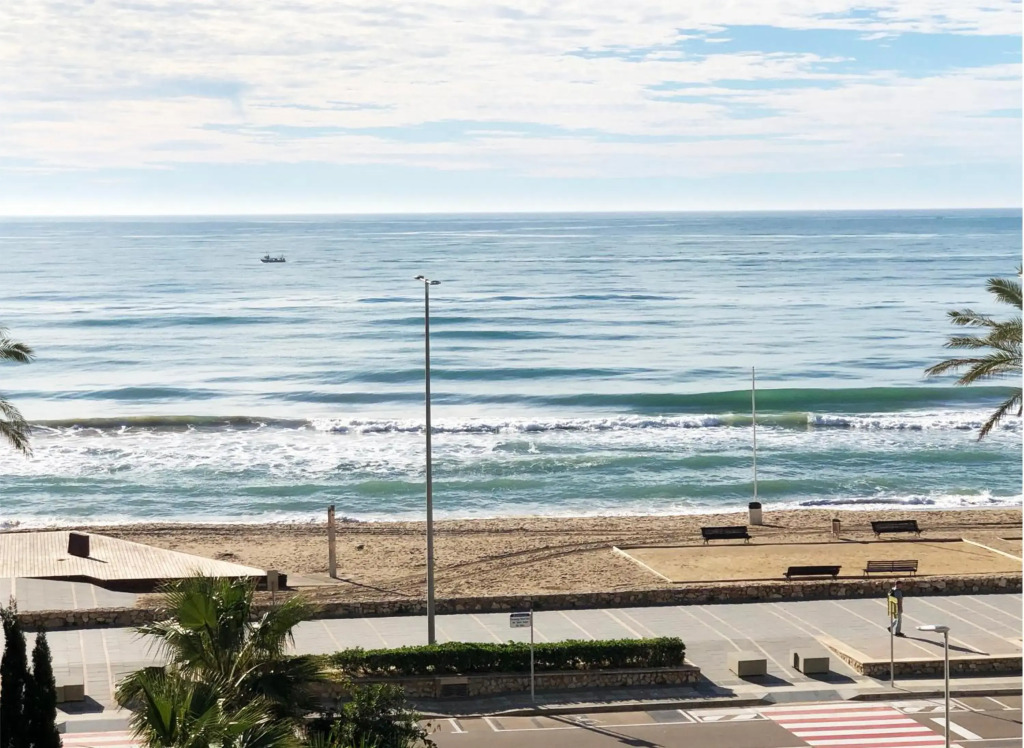 New Stunning Seaview Apartment with lovely balcony