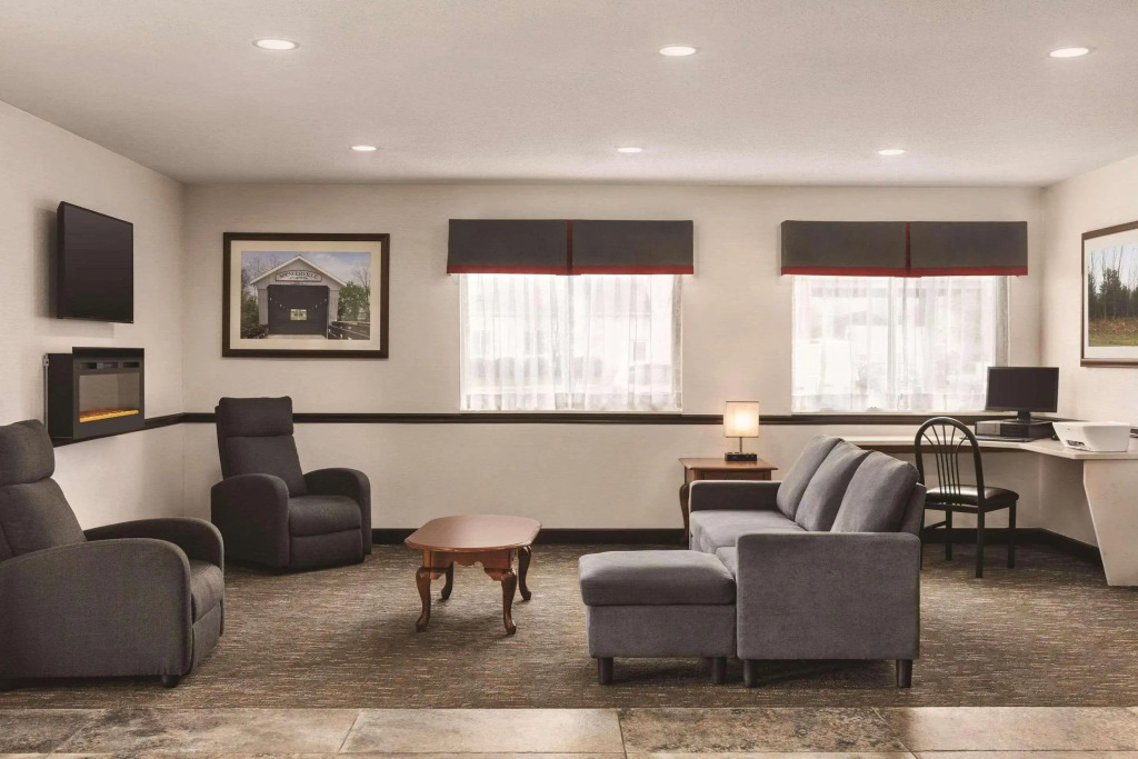 Holiday Inn Express Auburn - Touring Drive