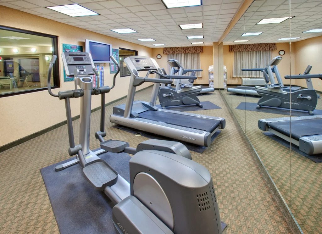 Holiday Inn Express Hotel & Suites Bismarck by IHG