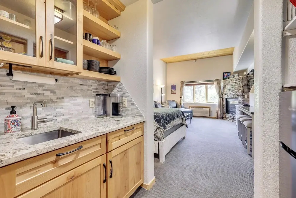 Walk to Lifts: Studio w/ Hot Tub in Keystone!
