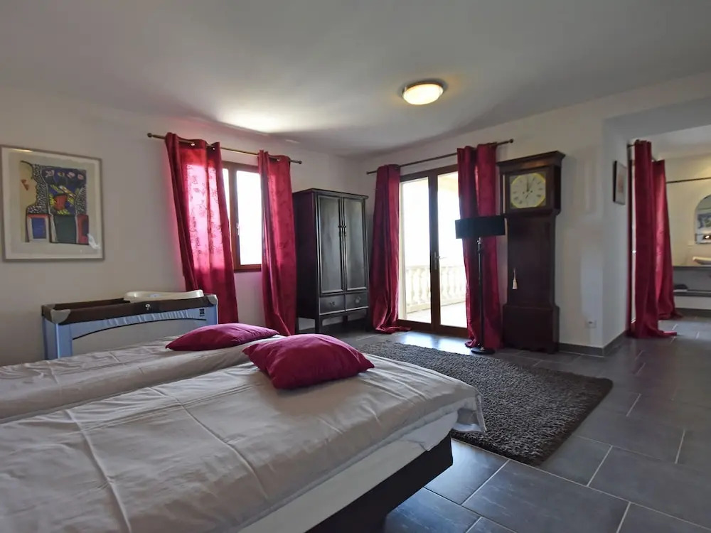 Modern Villa in Montbrun-des-Corbieres with Private Pool