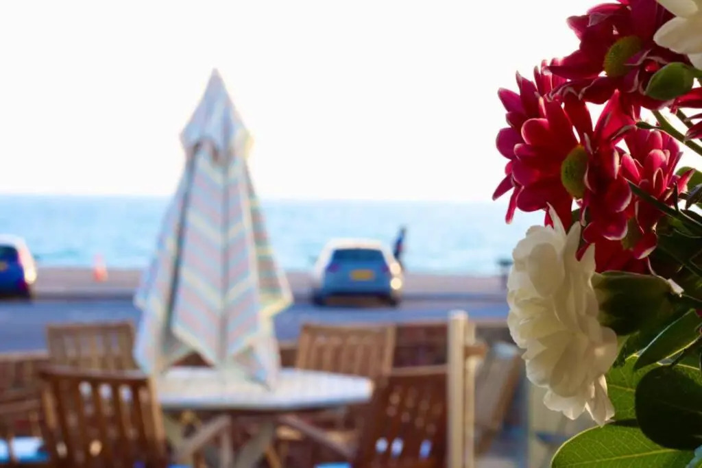 Serenity "your calm seafront retreat" By Air Premier