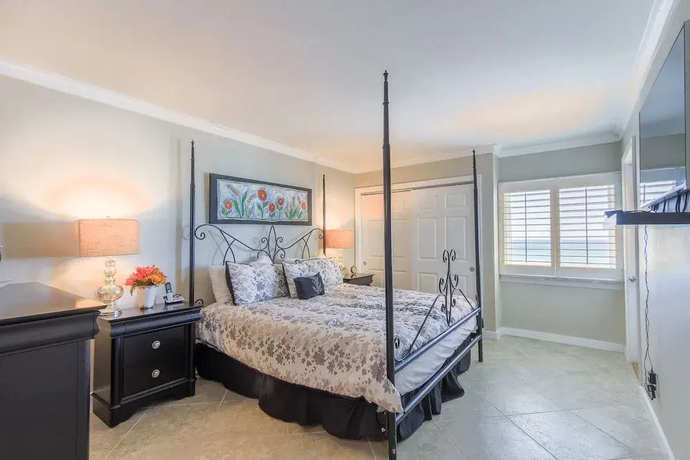 Gulf Shore Condo #301 - 2 Br condo by RedAwning