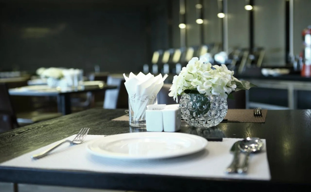 DeRUCCI Hotel