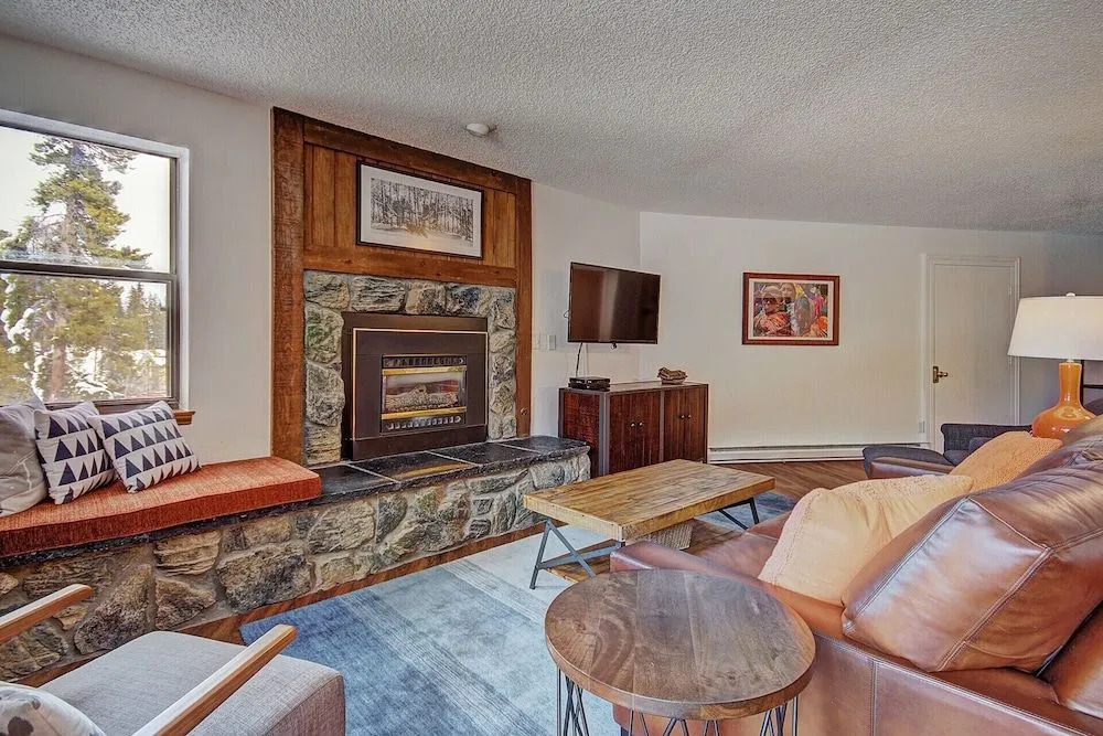 Tyra Summit A2E/F - 4 Br Condo