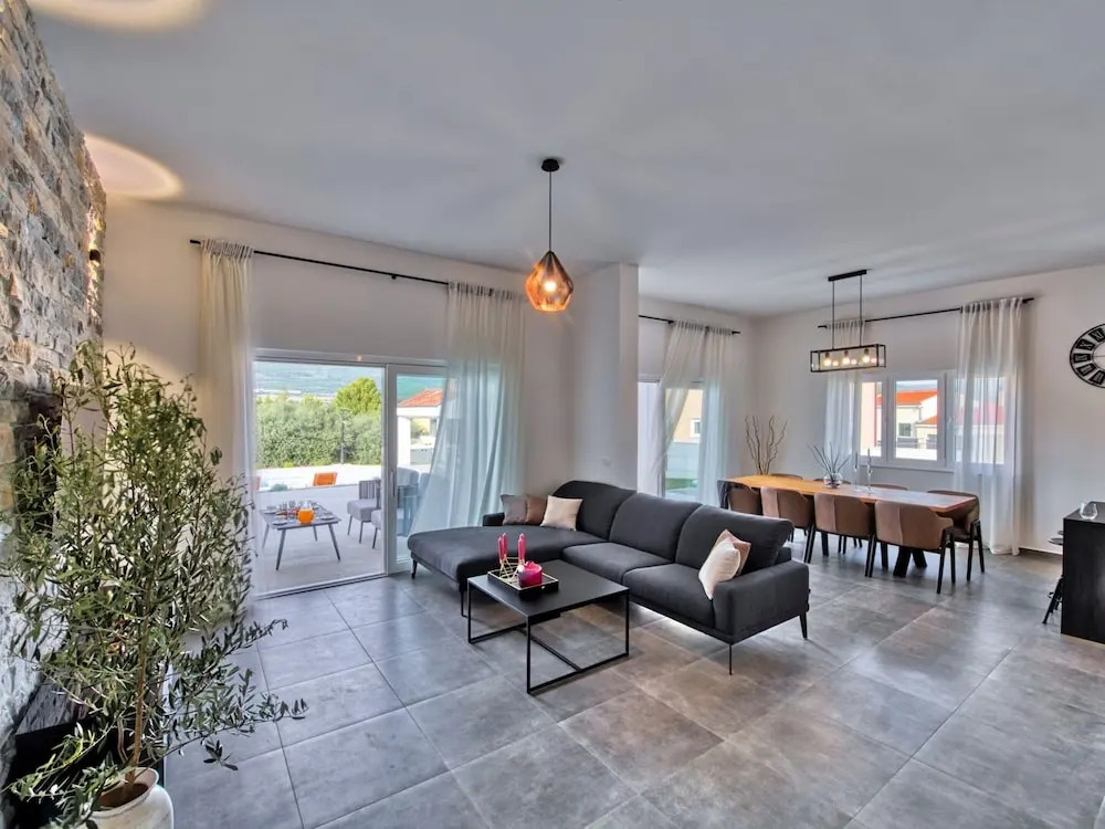 Villa in Pridraga with Pool near the Sea