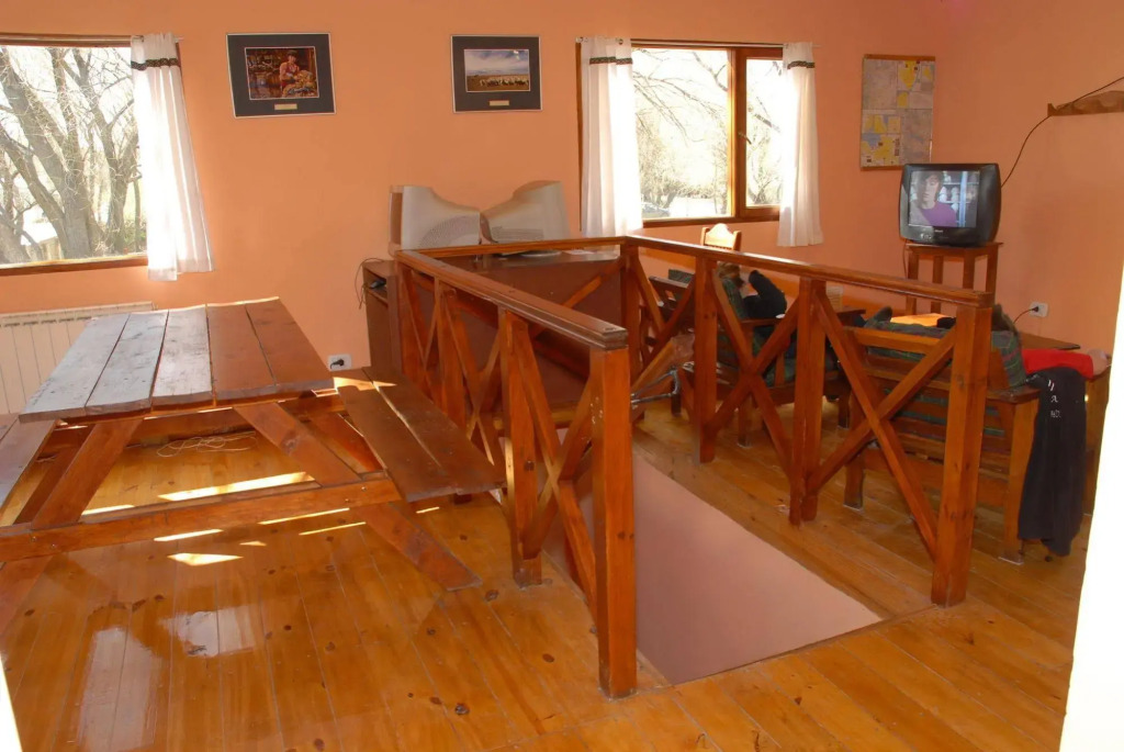 Camping y Hostal El Ovejero