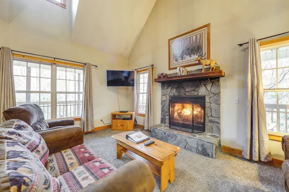 Play & Unwind! Home w/ Hot Tub in Maggie Valley