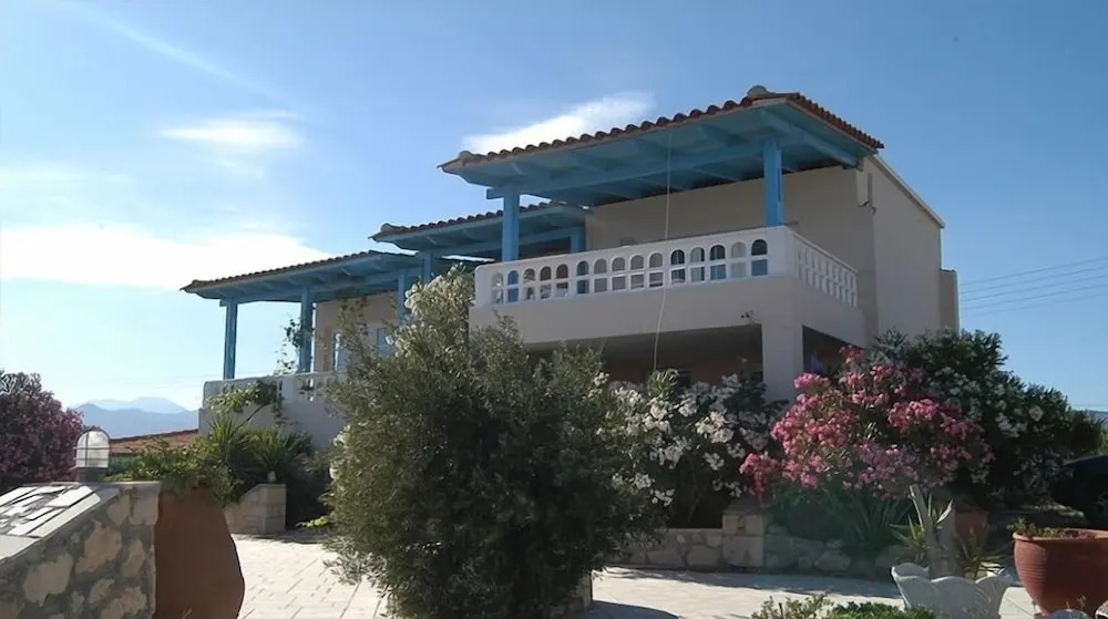 Nicolas Apartments
