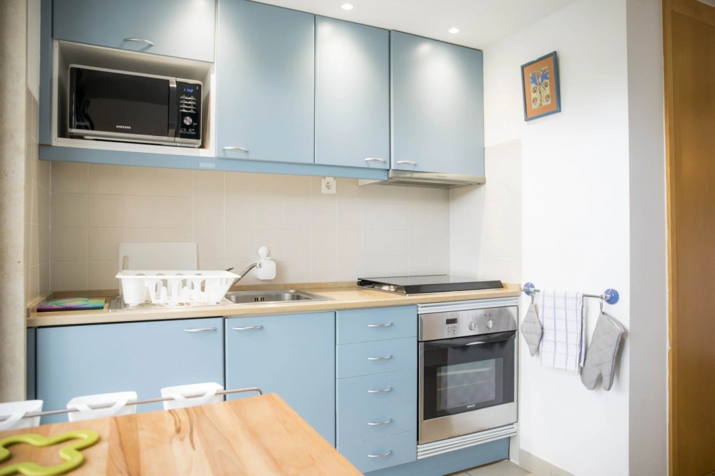 B06 - Top-Floor Marina Club 2 Bed Apartment
