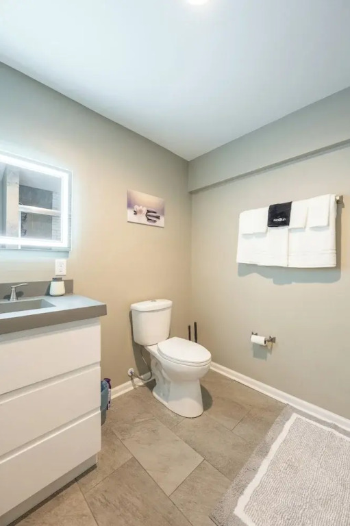 Near Downtown | 2 En-Suites • Garage • Sleeps 9