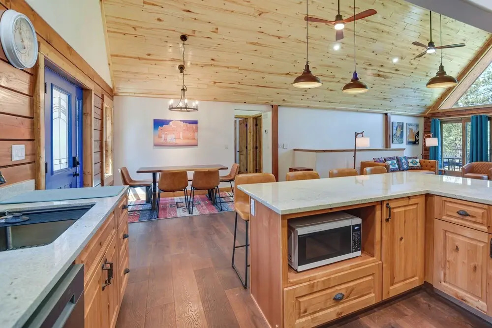 3 Mi to Resort: Year-round Angel Fire Getaway!
