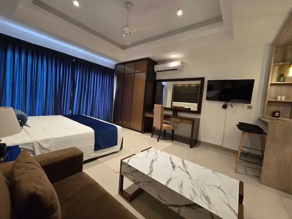 Ocean Breeze Studio Apartment Negombo