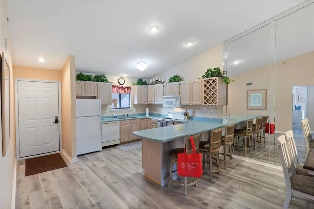 Lakefront Condo Near the State Park