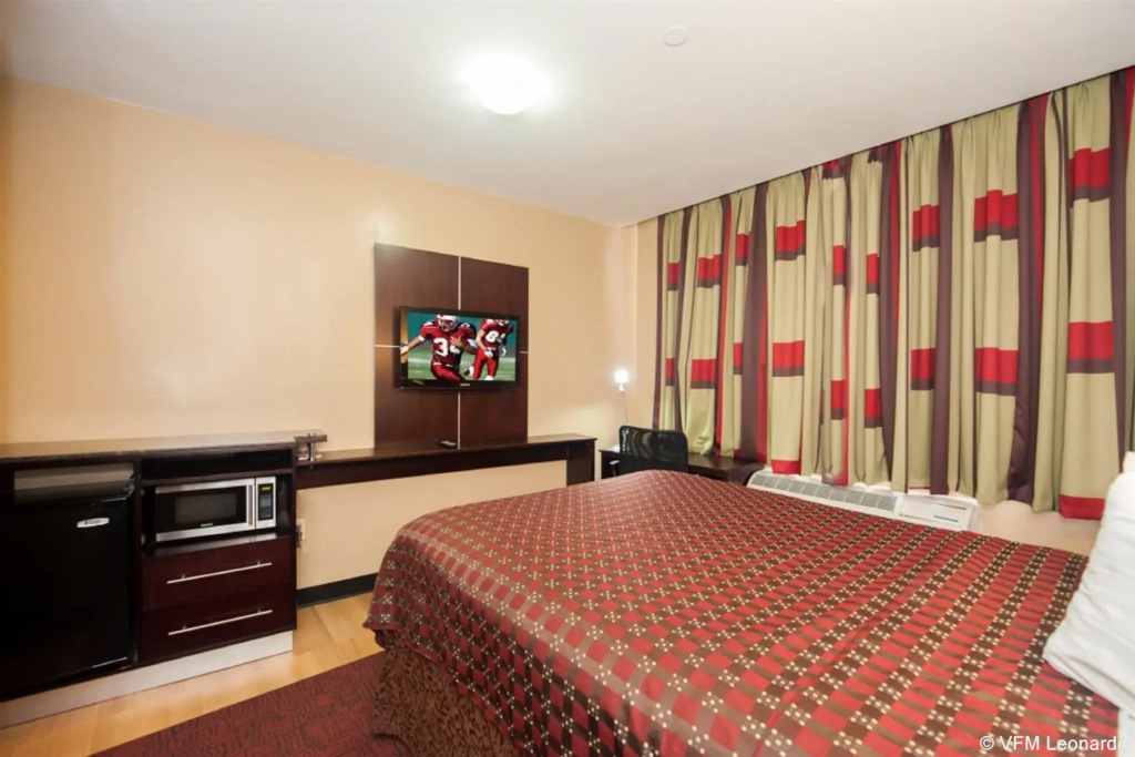 Super Lake Hotel